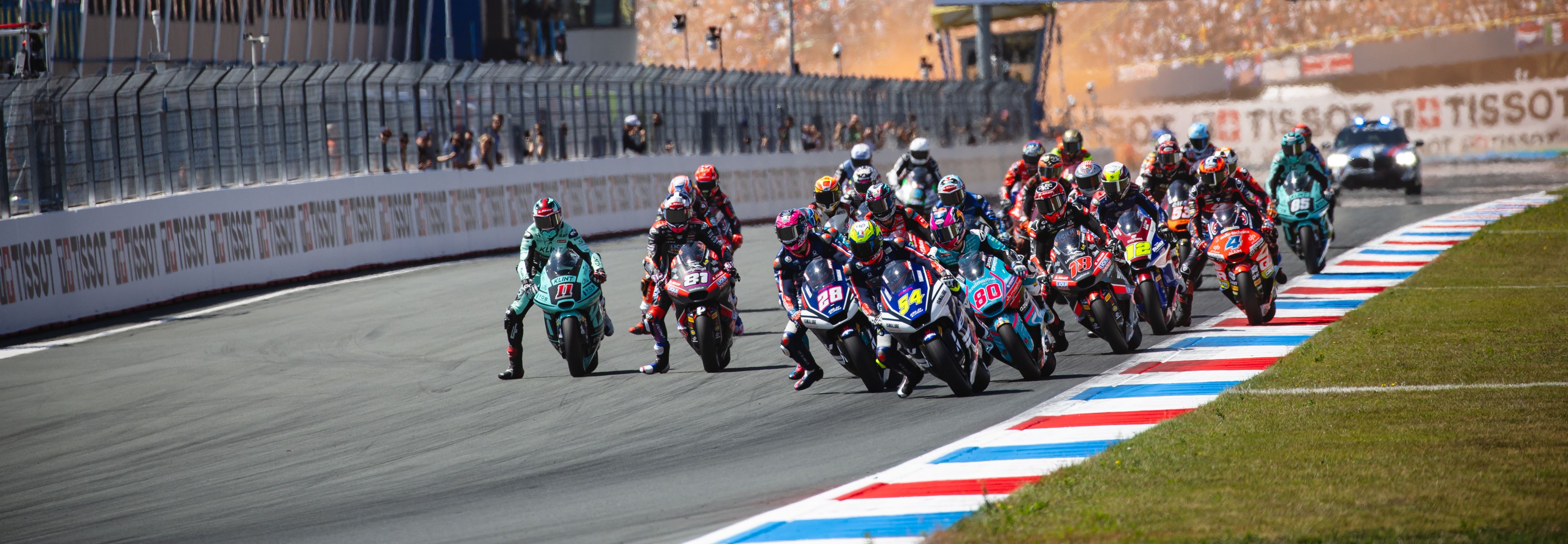 Alonso victorious in a nail-biting Moto2™ race, while Quiles wins in Moto3™ on the medium SC2