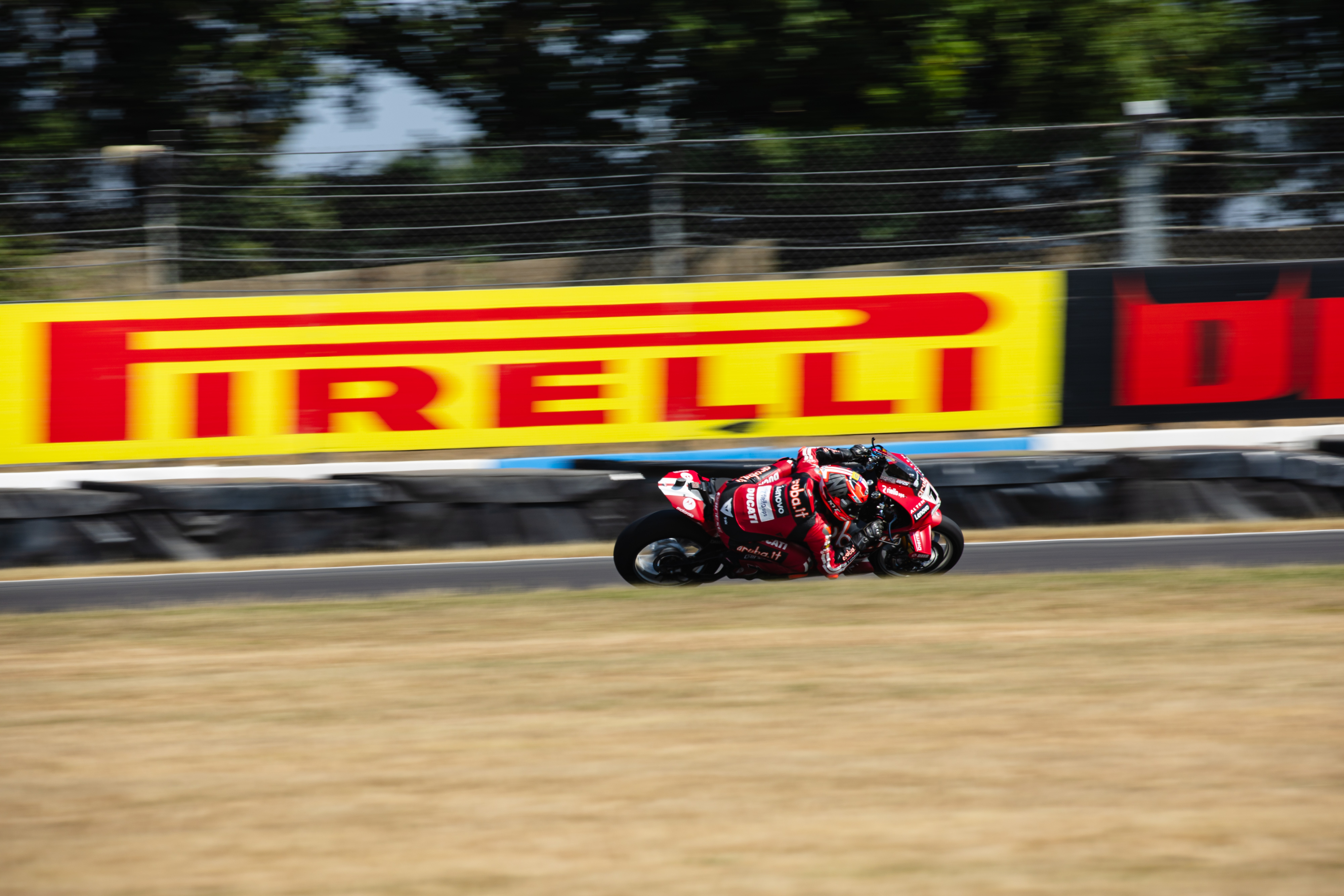 Bulega doubles up with Pirelli SCX on Sunday at Donington